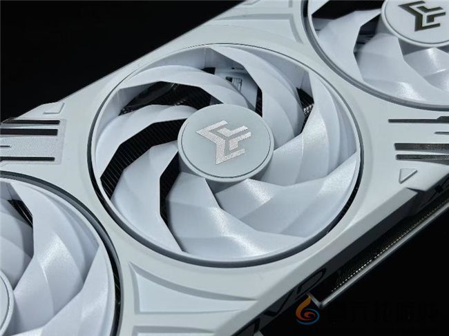 影驰 GeForce RTX 5070 Ti 金属大师 OC评测：DLSS 4超强发挥(图19)